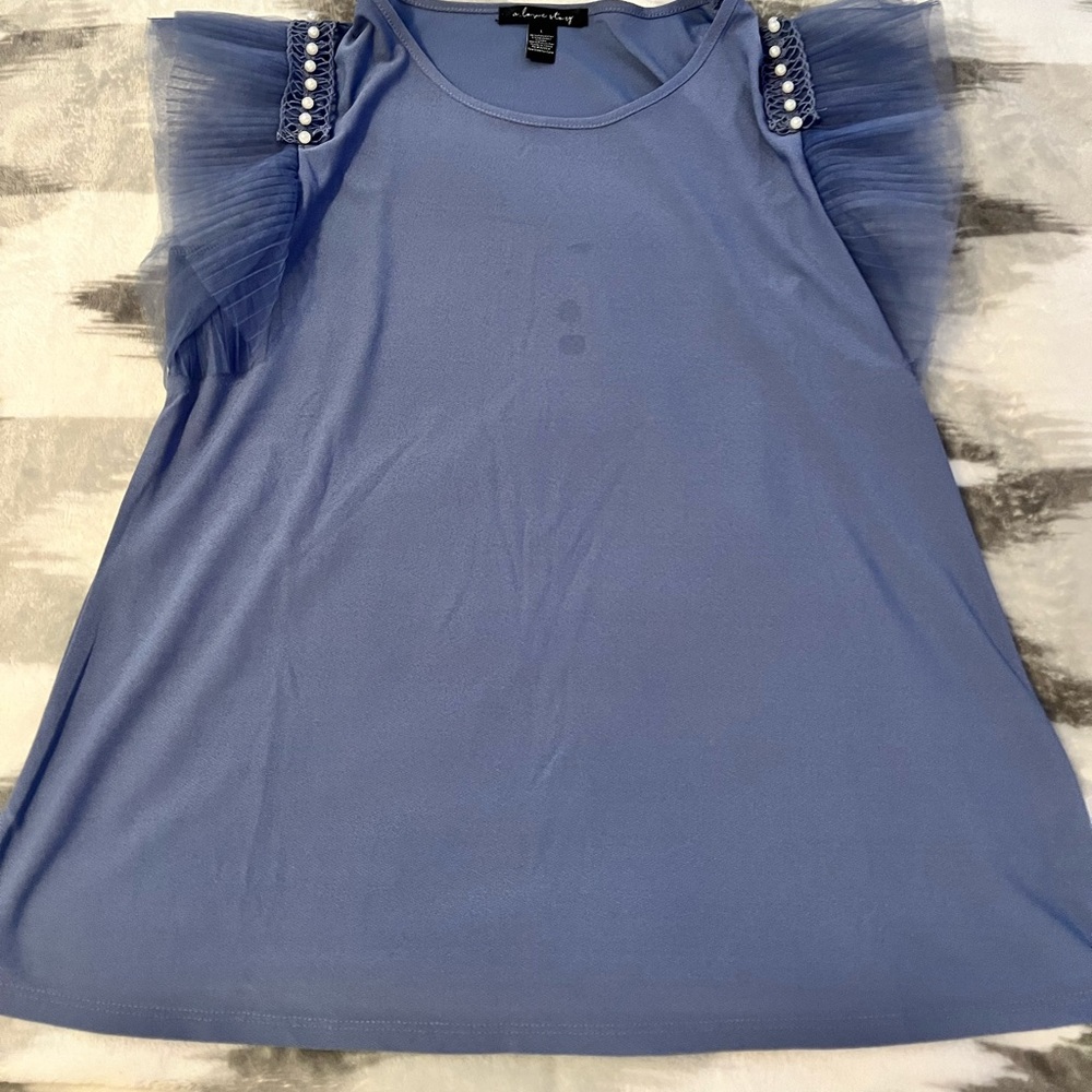 Simple Blouses - Picture 7 of 7